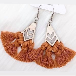 NWT! BeAuTiFuL Boutique Terracotta Boho Macramé Style Earrings! ❤️